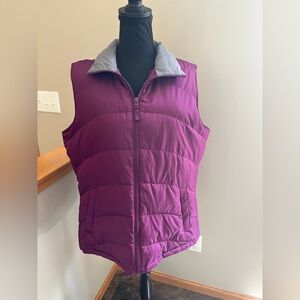 Women’s Lands’ End quilted burgundy down filled puffer vest. Size L/T (14-16)